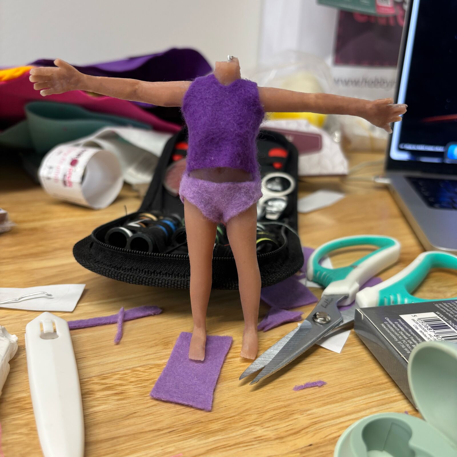 LEGS behind the scenes, body construction