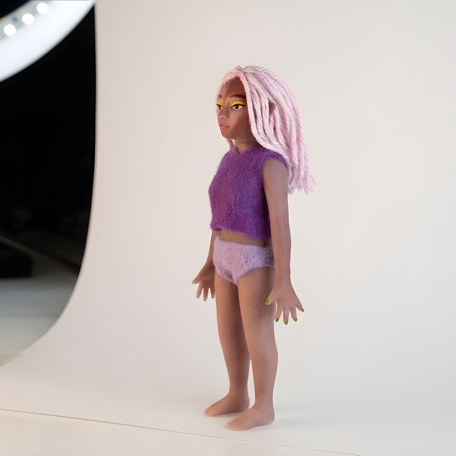 LEGS behind the scenes, Jade studio shot